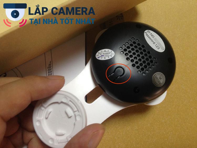 Vị trí thường thấy nút reset camera Yoosee